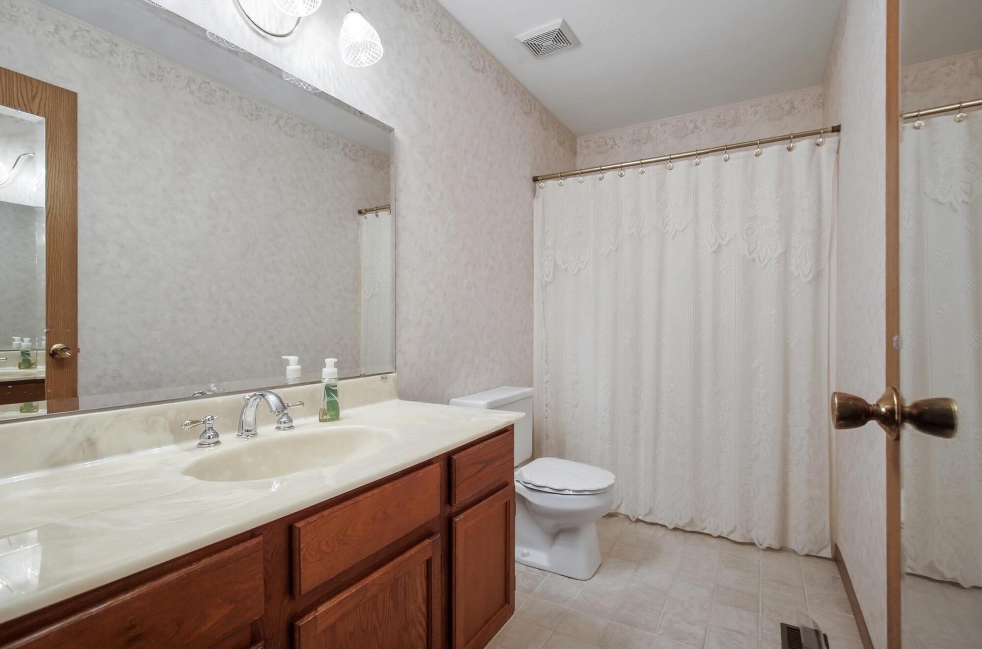 1040 Carson Lane, Springfield, Ohio 45503