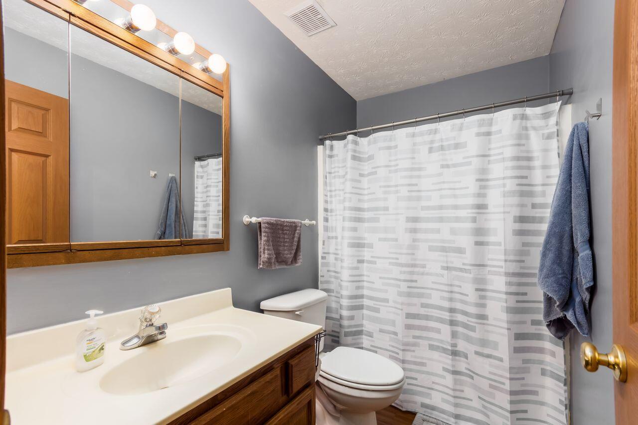 363 Harrington Drive, London, Ohio 43140