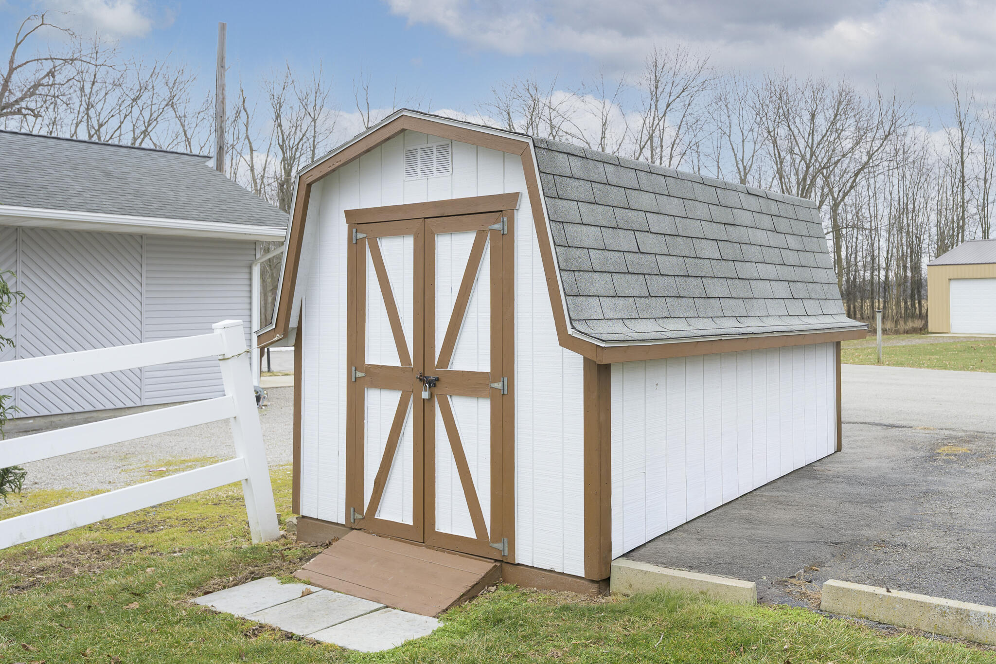 9833 Lake Breeze Drive, Belle Center, Ohio 43310