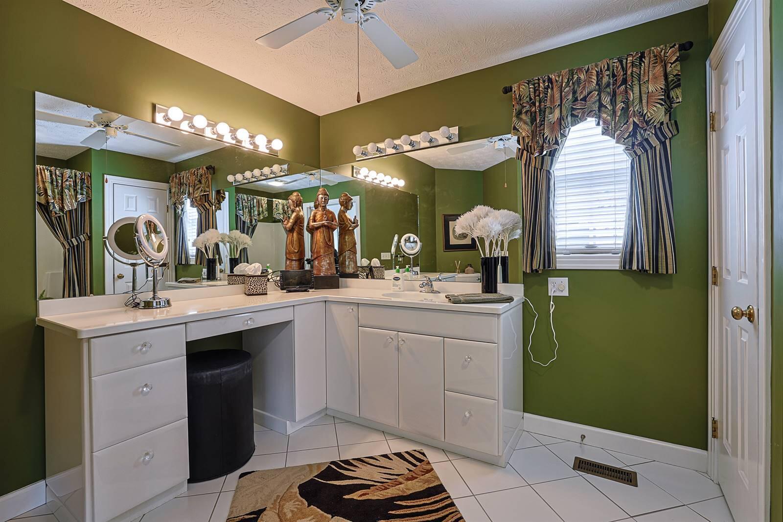 735 Chaucer Lane, Tipp City, Ohio 45371