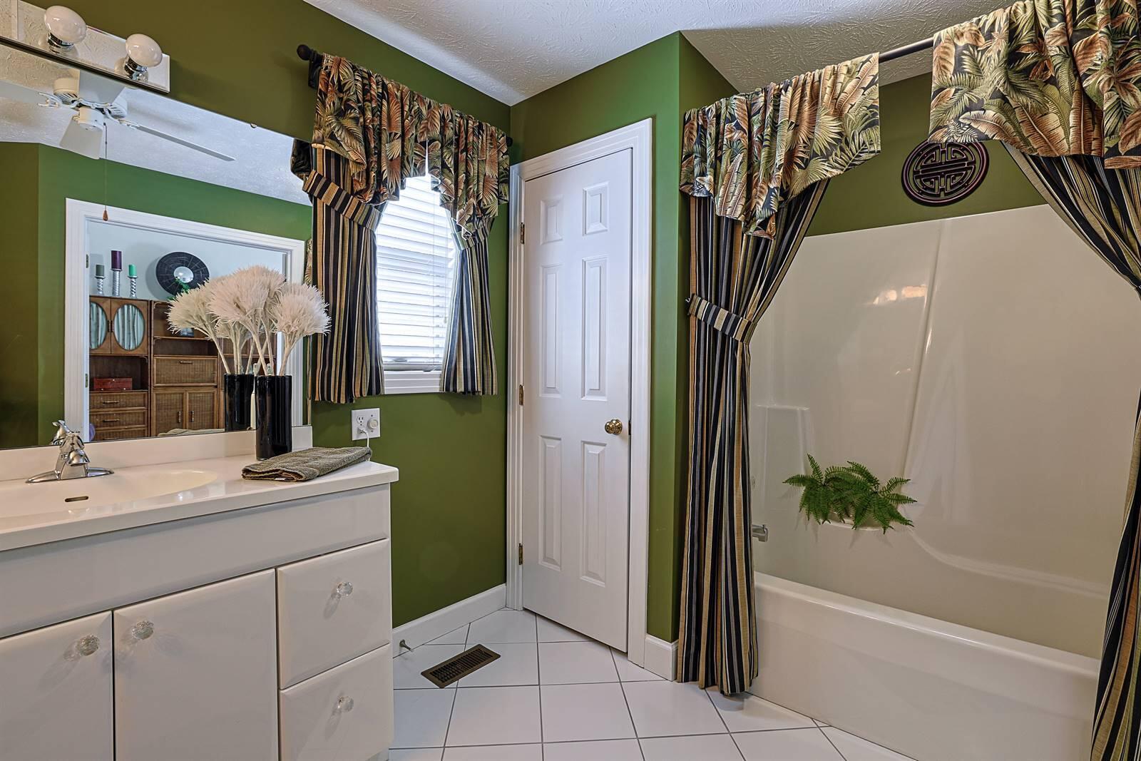 735 Chaucer Lane, Tipp City, Ohio 45371