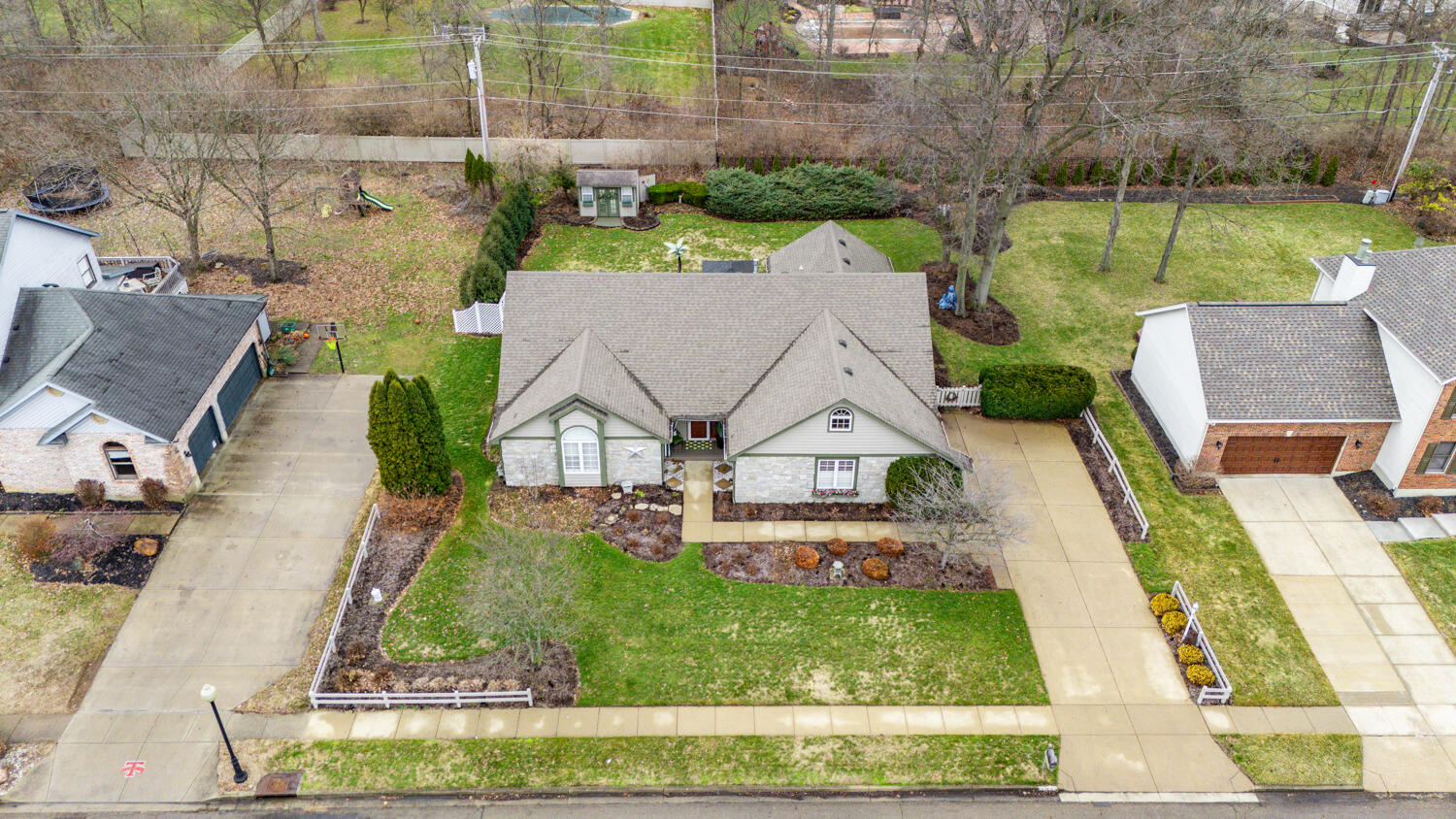 735 Chaucer Lane, Tipp City, Ohio 45371