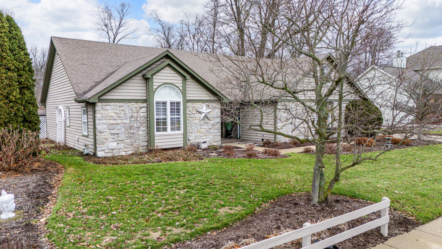 735 Chaucer Lane, Tipp City, Ohio 45371