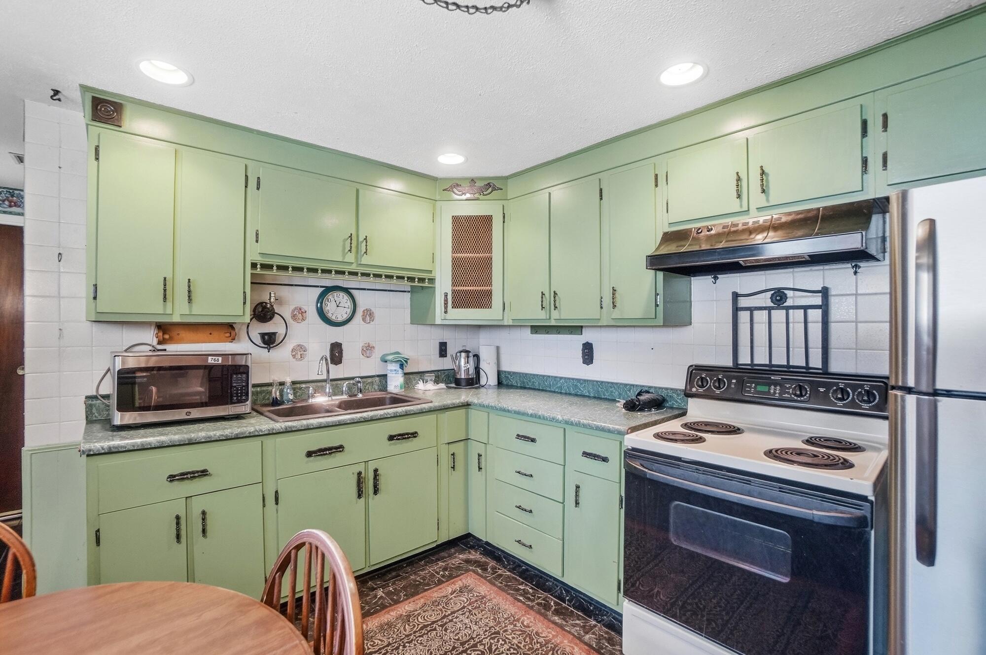 1516 Hyannis Drive, Springfield, Ohio 45503