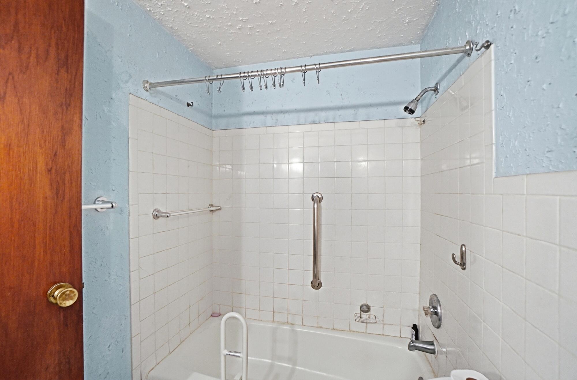 1516 Hyannis Drive, Springfield, Ohio 45503