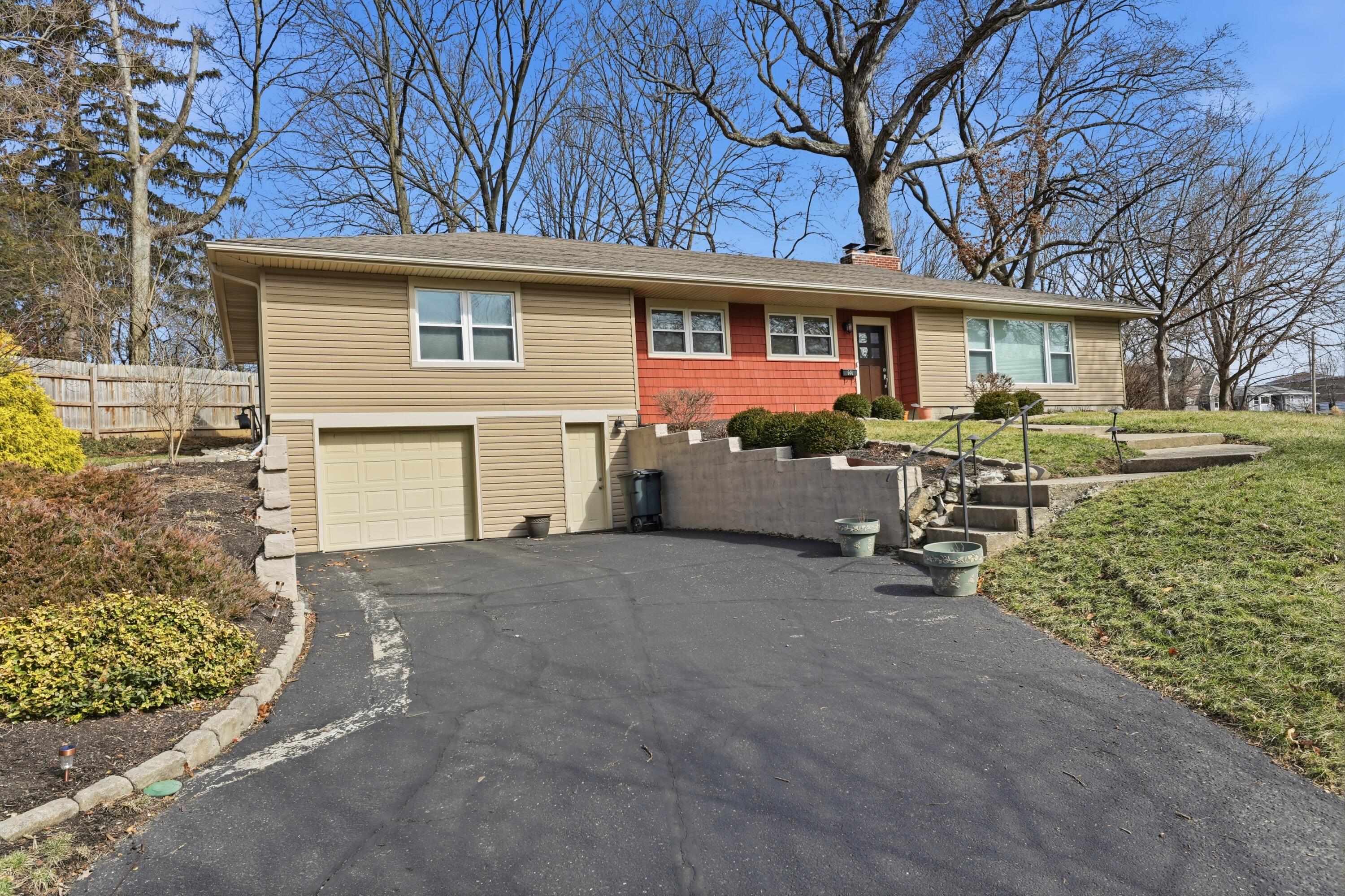 648 Tanglewood Drive, Springfield, Ohio 45504