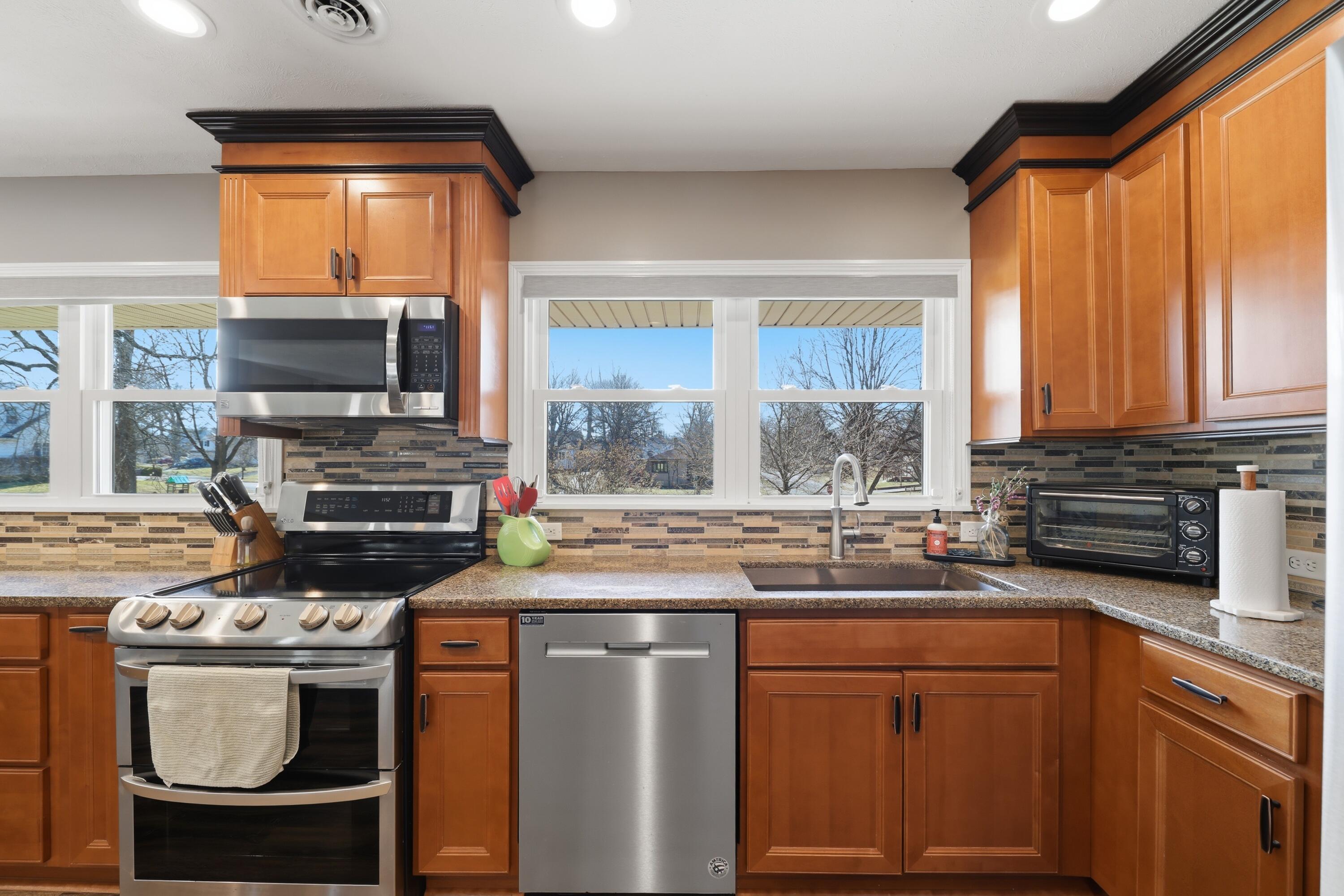 648 Tanglewood Drive, Springfield, Ohio 45504