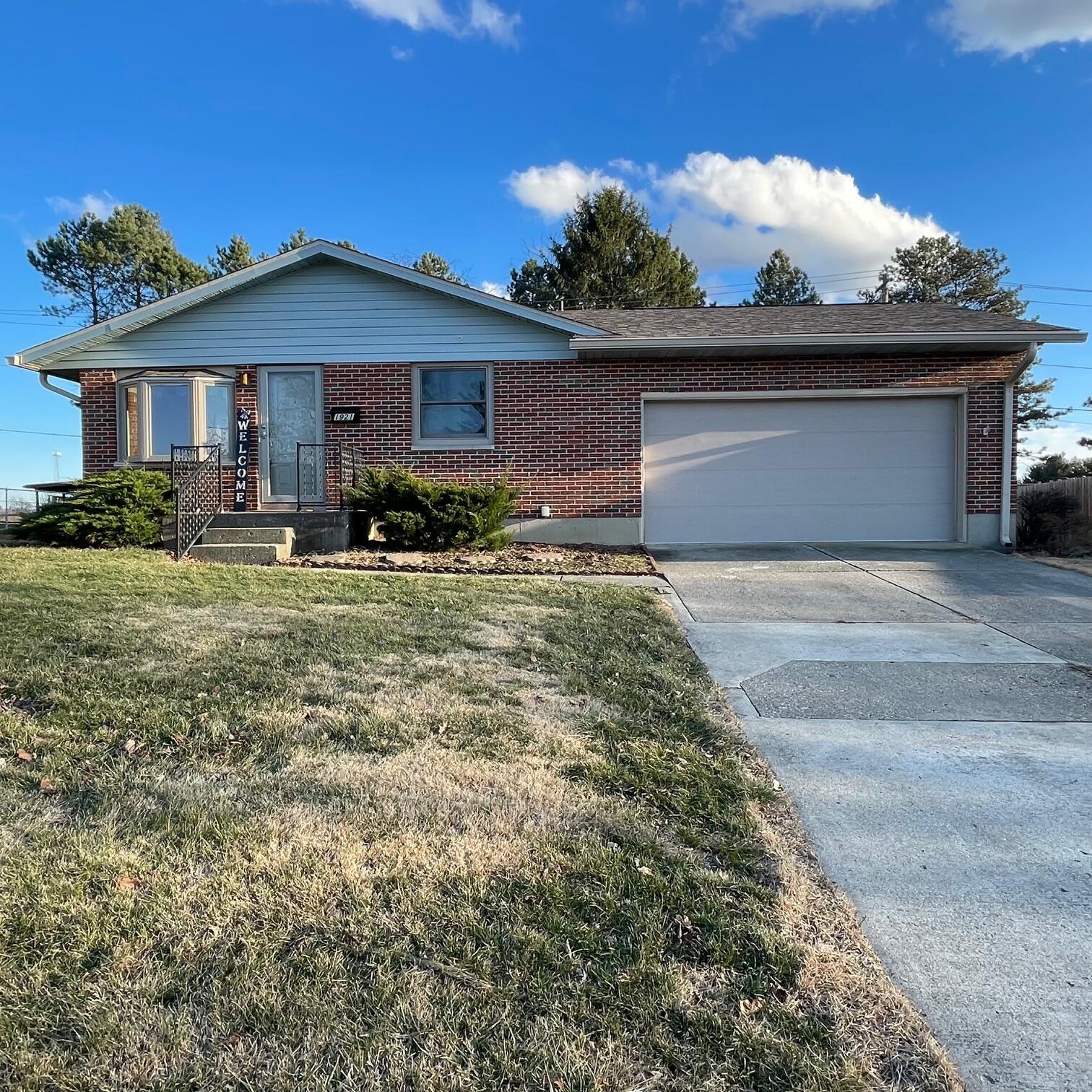 1921 Elaina Drive, Springfield, Ohio 45503