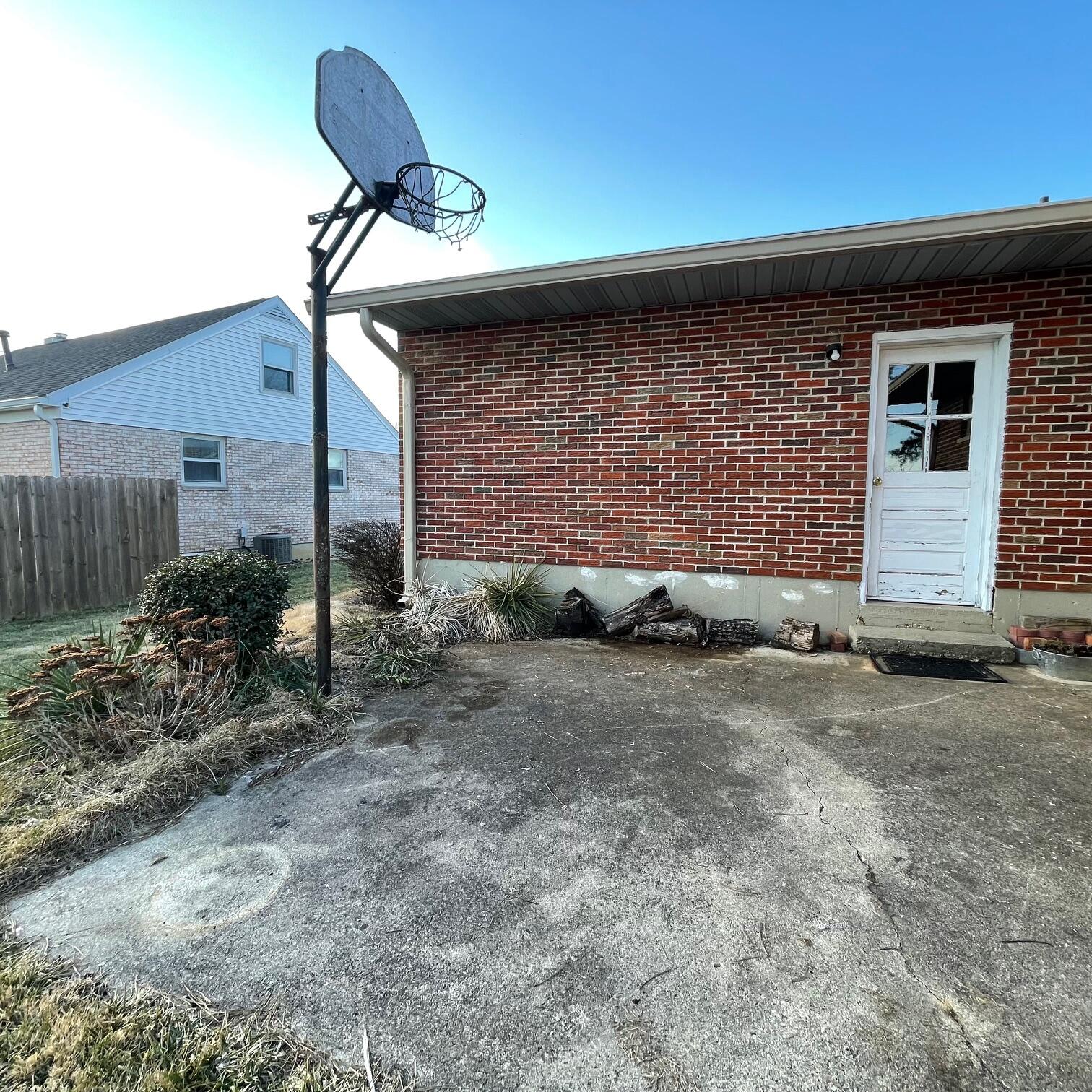 1921 Elaina Drive, Springfield, Ohio 45503