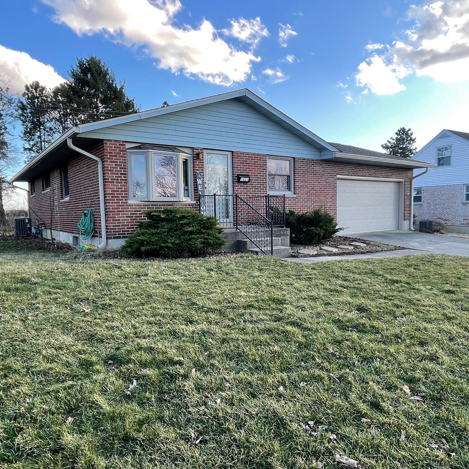 1921 Elaina Drive, Springfield, Ohio 45503