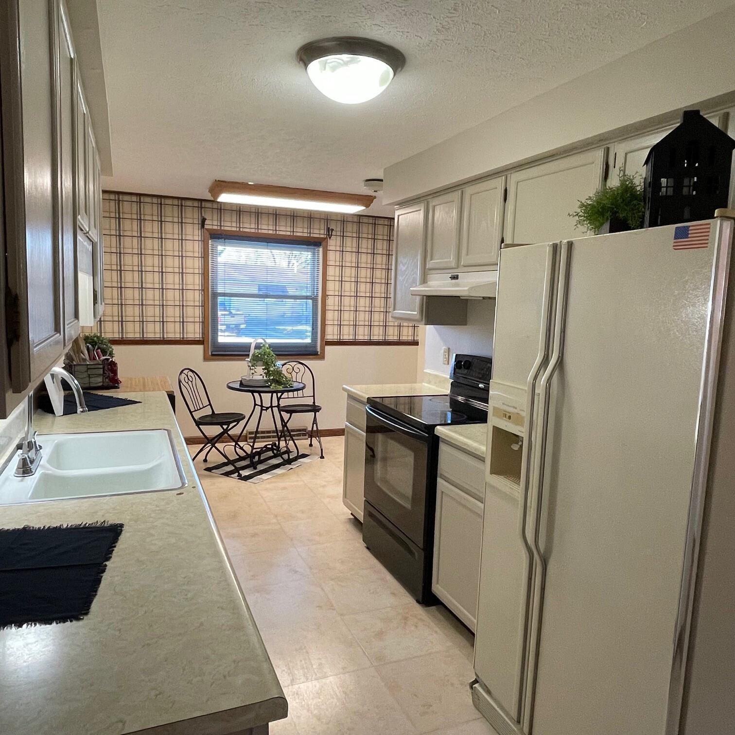 1921 Elaina Drive, Springfield, Ohio 45503