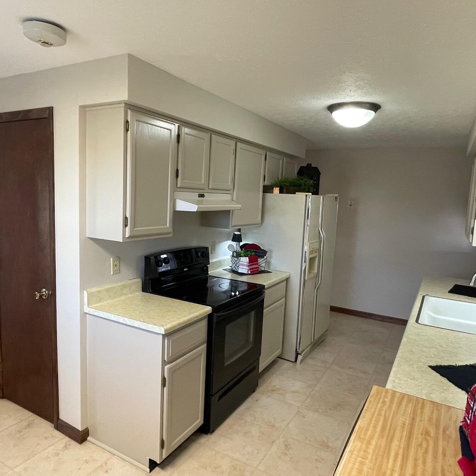 1921 Elaina Drive, Springfield, Ohio 45503