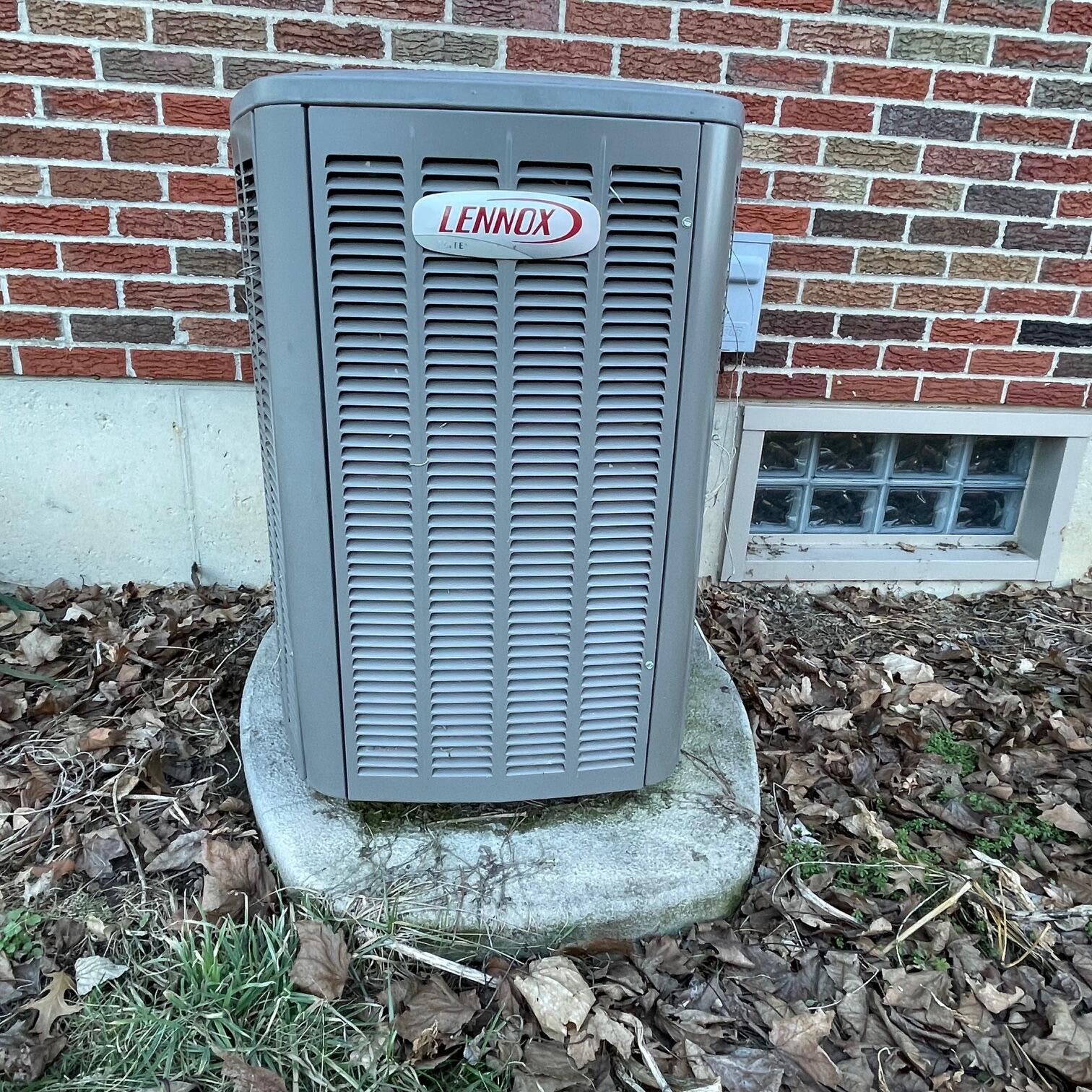 1921 Elaina Drive, Springfield, Ohio 45503