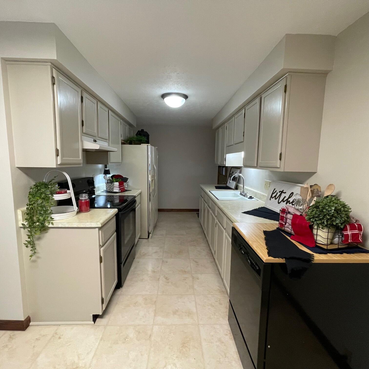 1921 Elaina Drive, Springfield, Ohio 45503