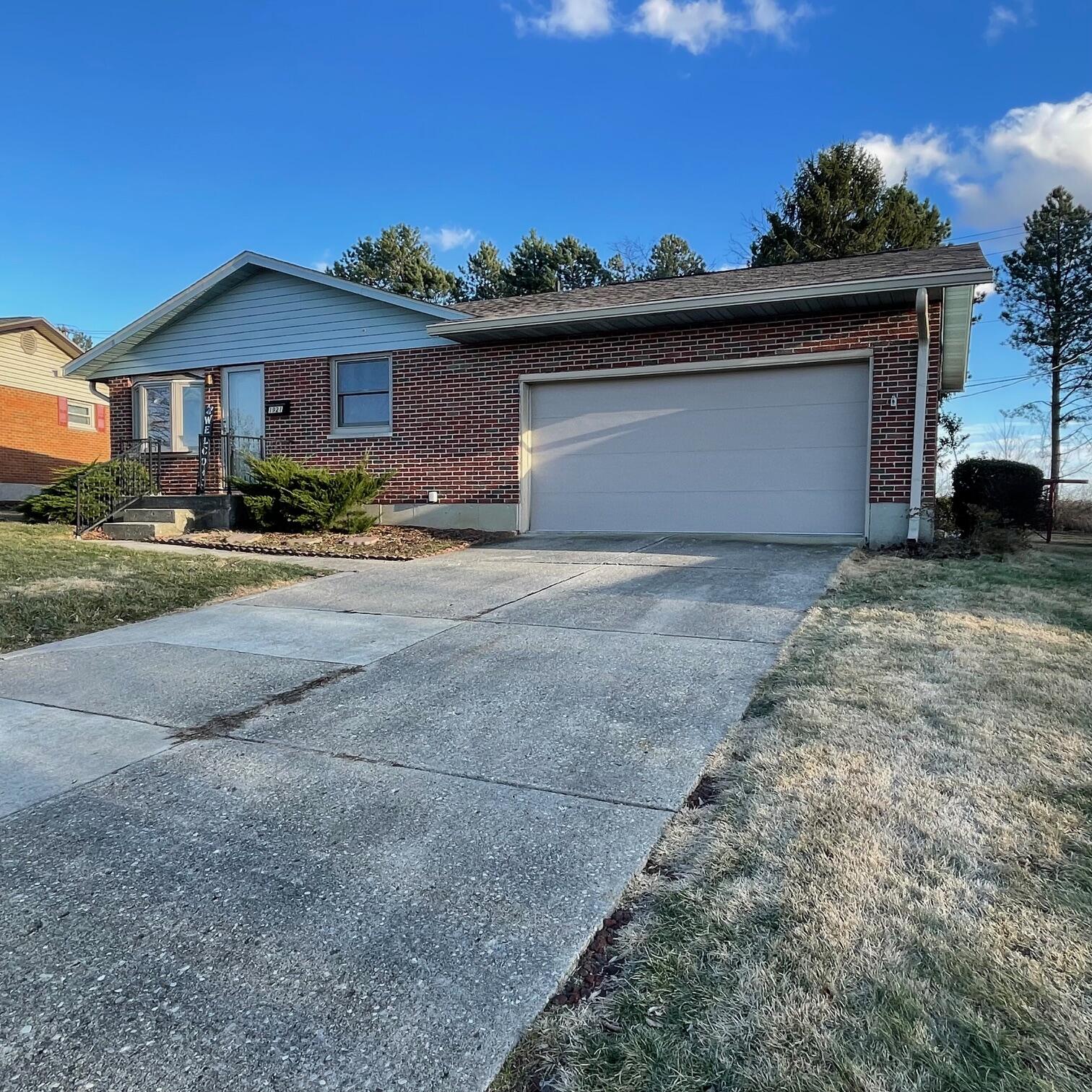 1921 Elaina Drive, Springfield, Ohio 45503