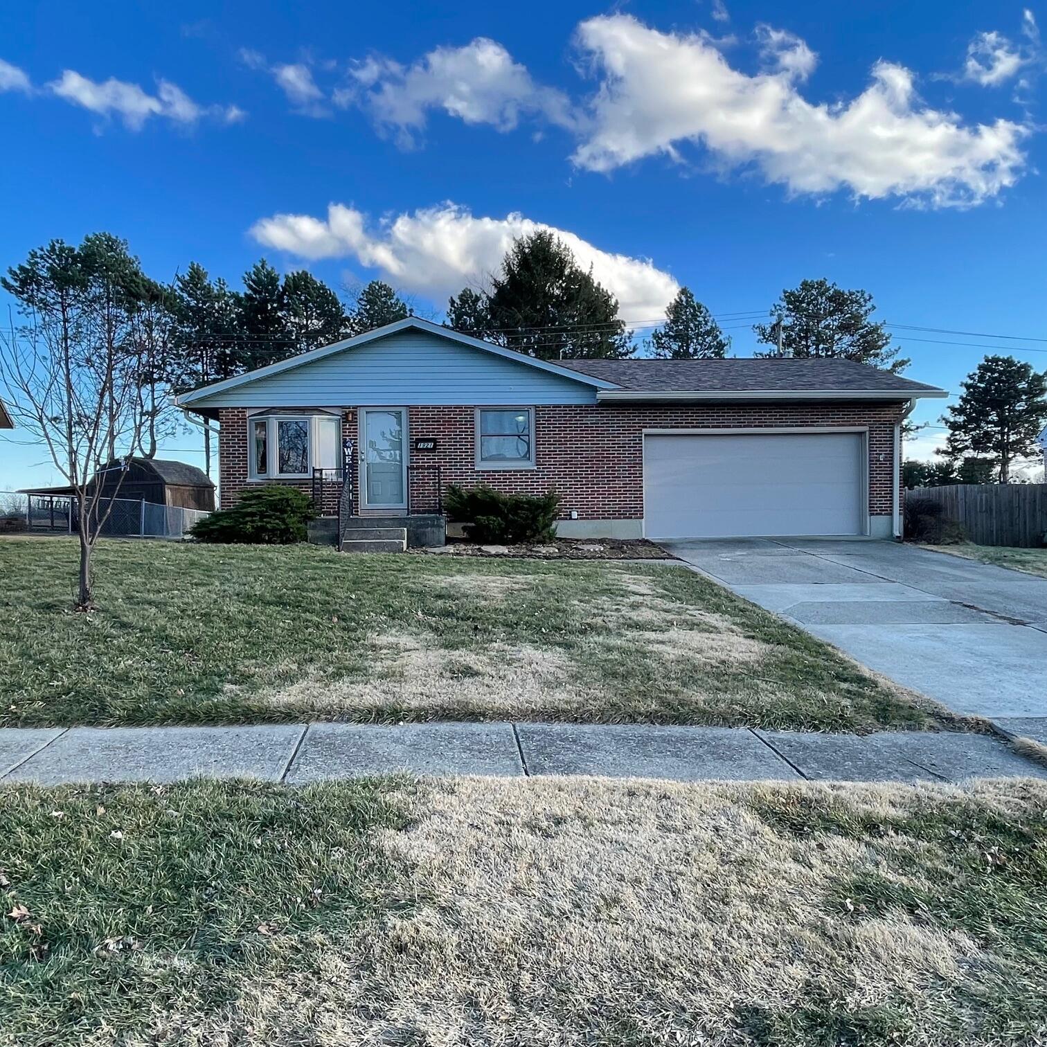 1921 Elaina Drive, Springfield, Ohio 45503