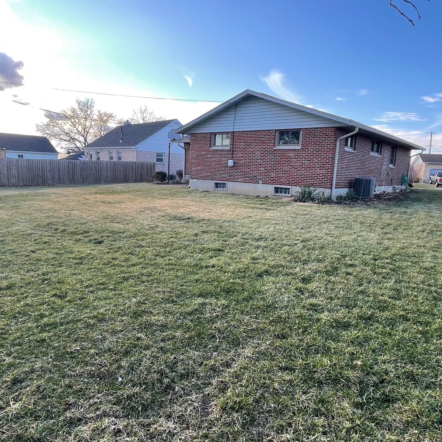 1921 Elaina Drive, Springfield, Ohio 45503