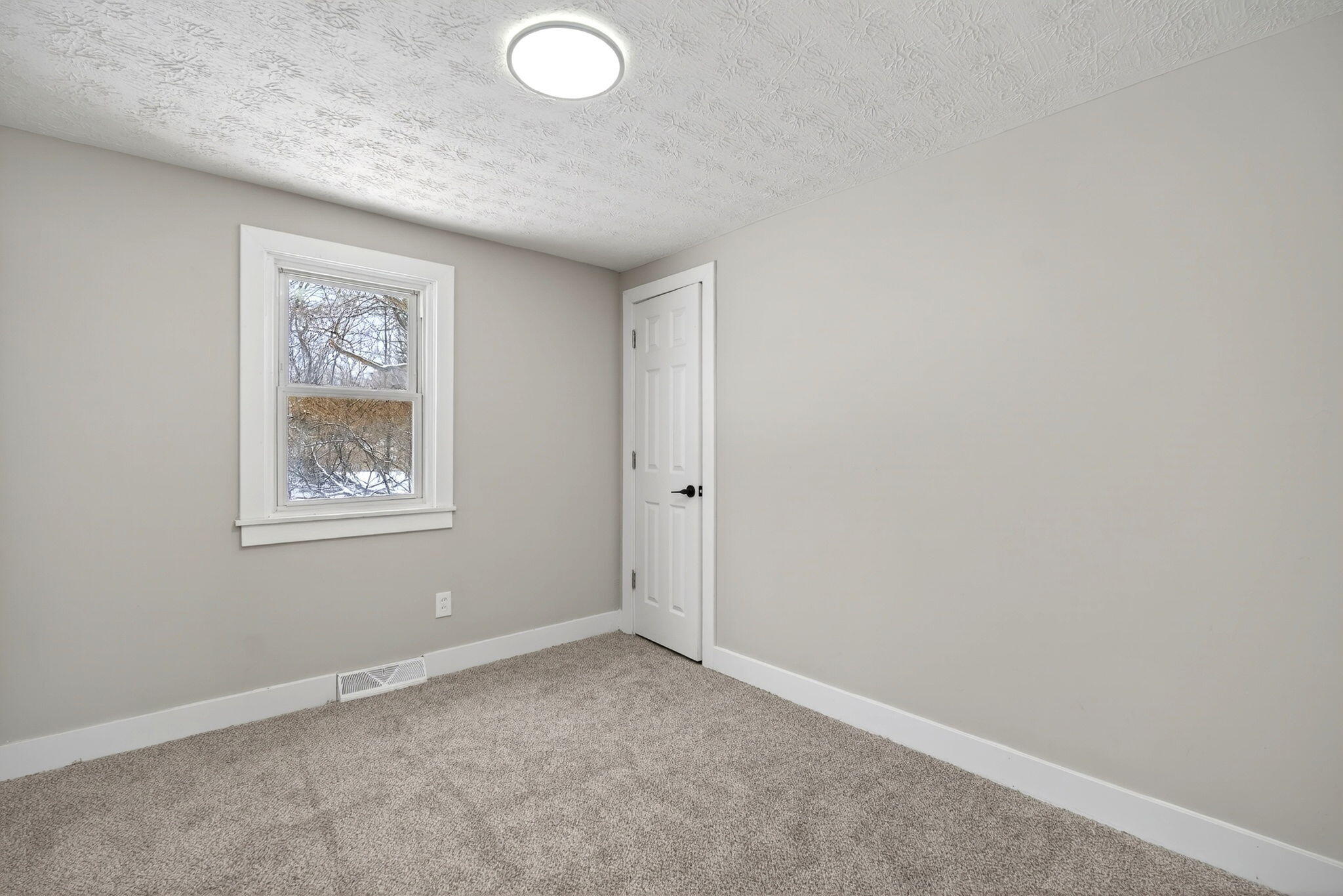 9475 National Road, New Carlisle, Ohio 45344