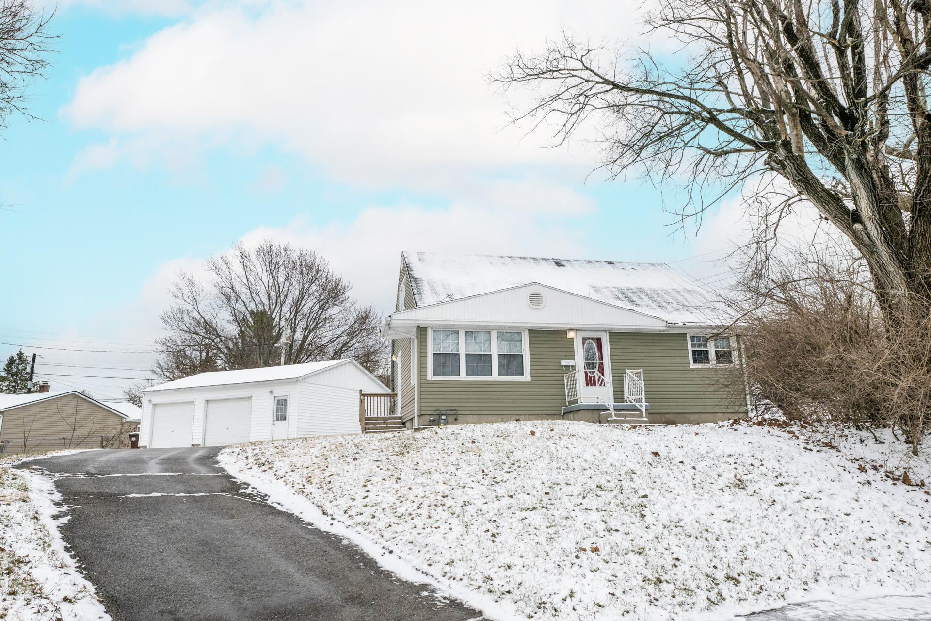 1222 Oakhill Avenue, Fairborn, Ohio 45324