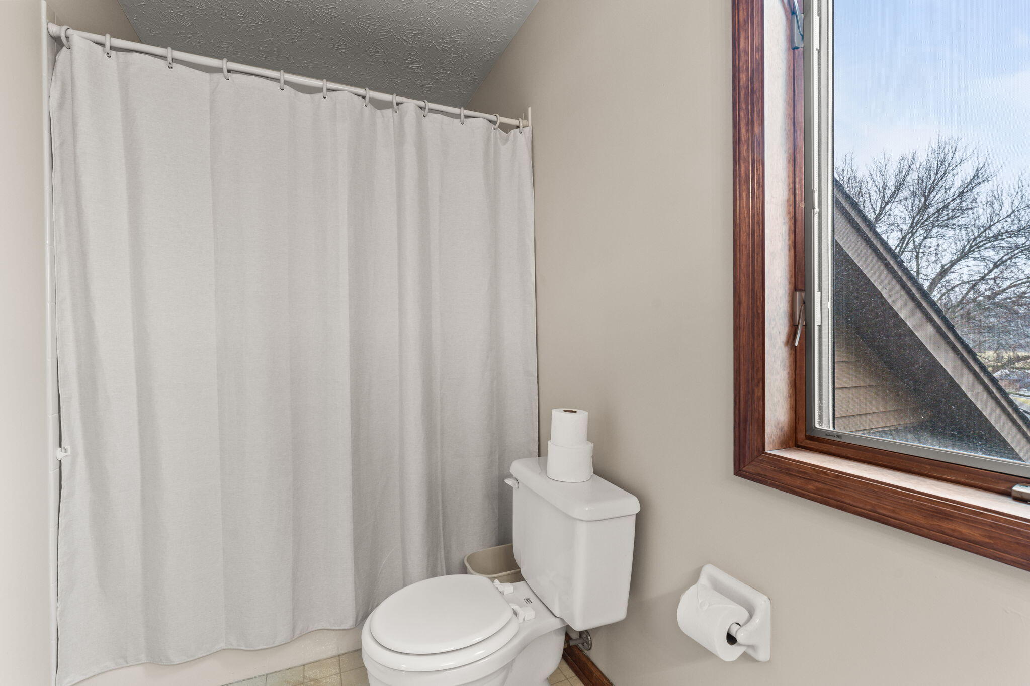 5700 Swan Drive, Clayton, Ohio 45315