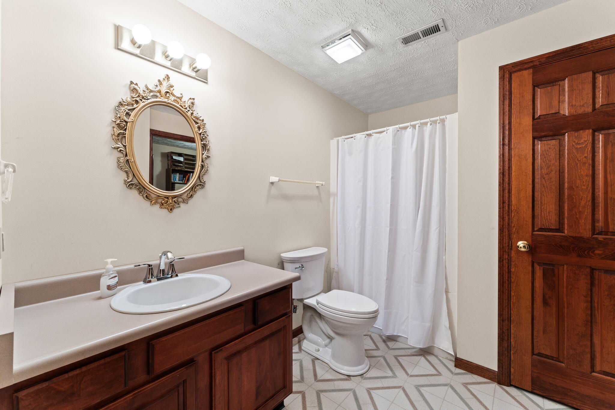 5700 Swan Drive, Clayton, Ohio 45315