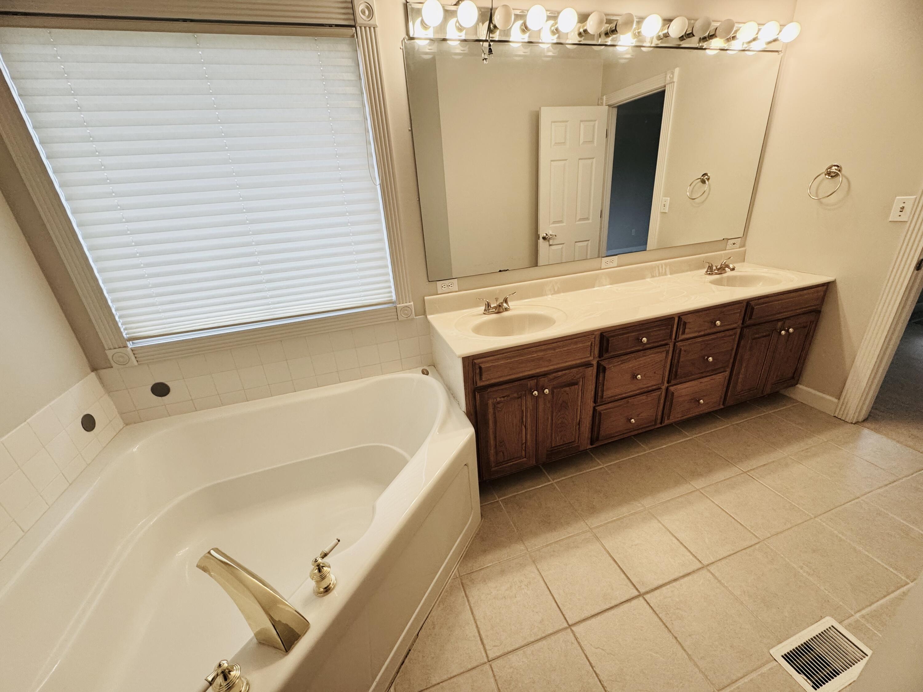 1815 Samples Court, Celina, Ohio 45822