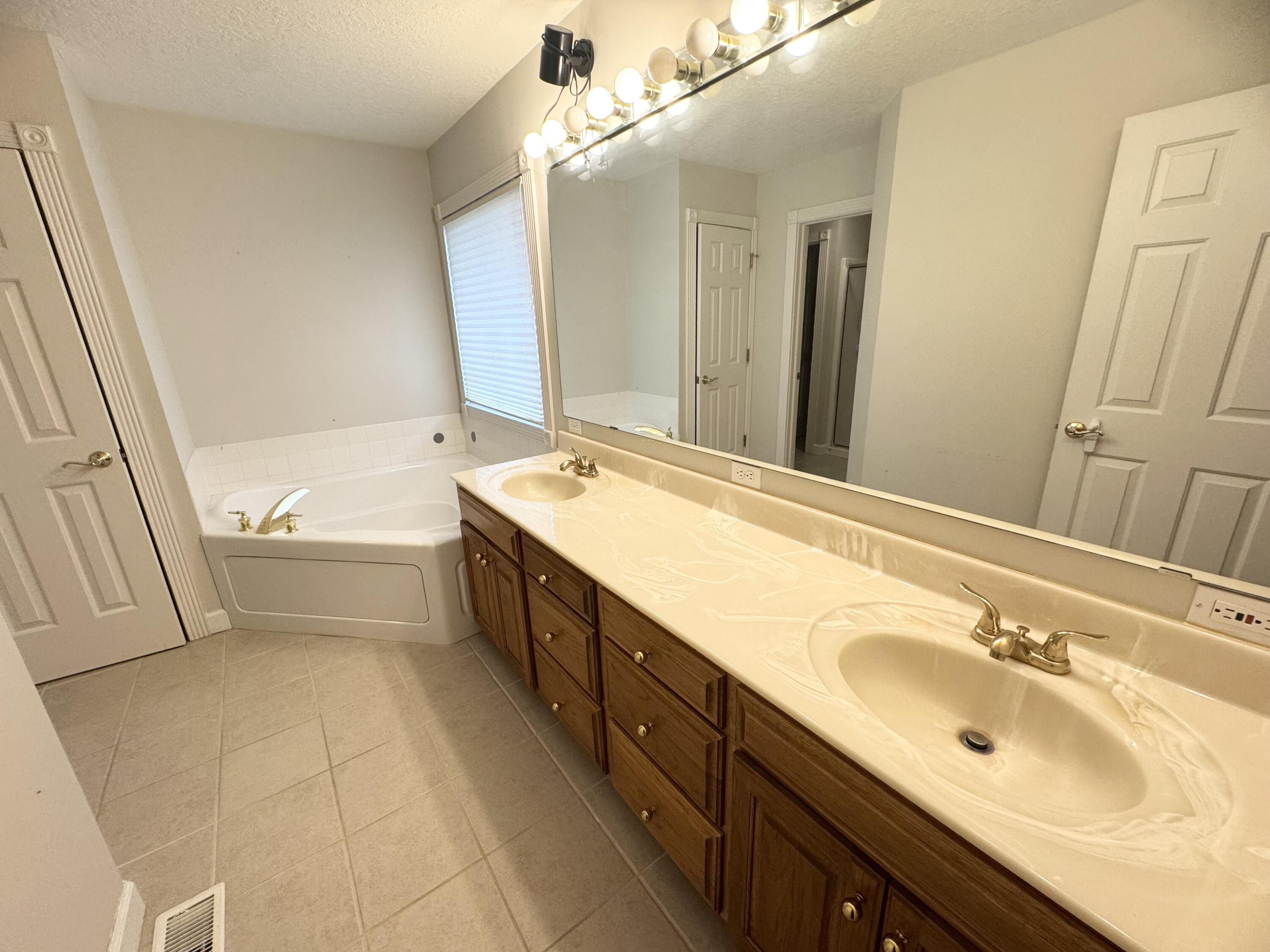 1815 Samples Court, Celina, Ohio 45822