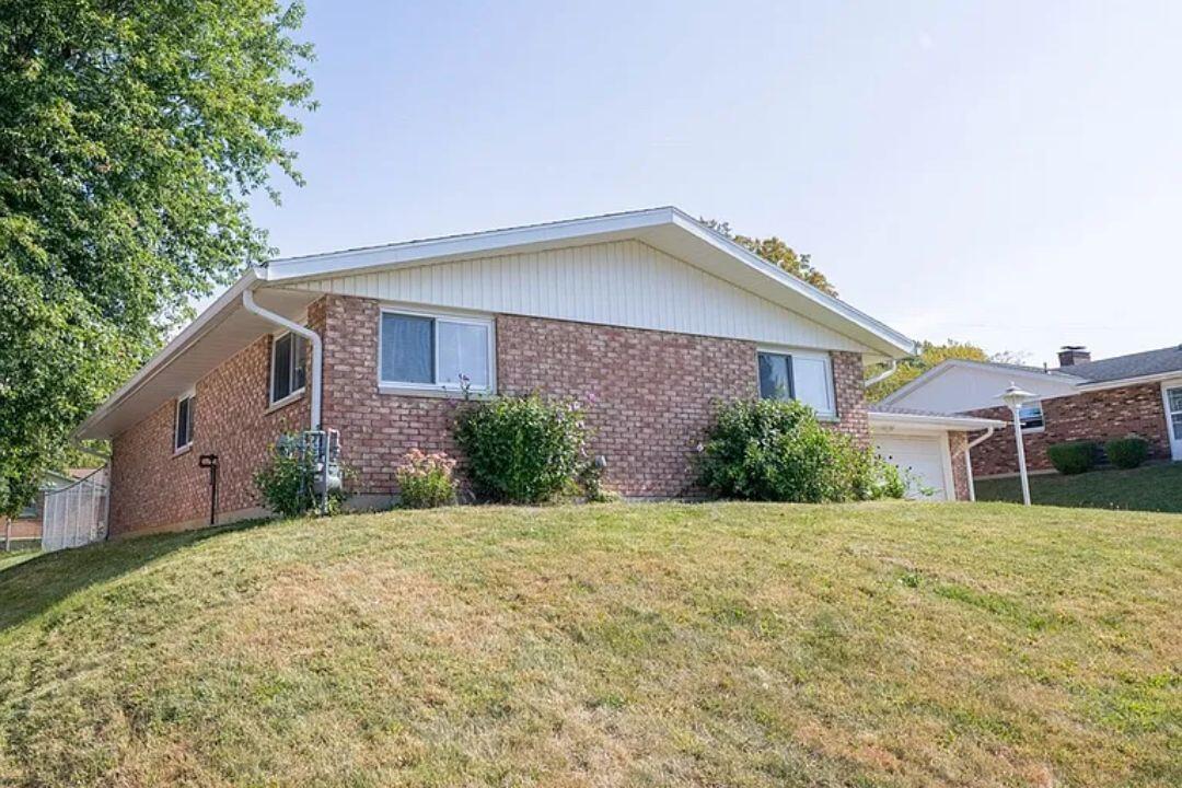 3154 Sherwood Park Drive, Springfield, Ohio 45505