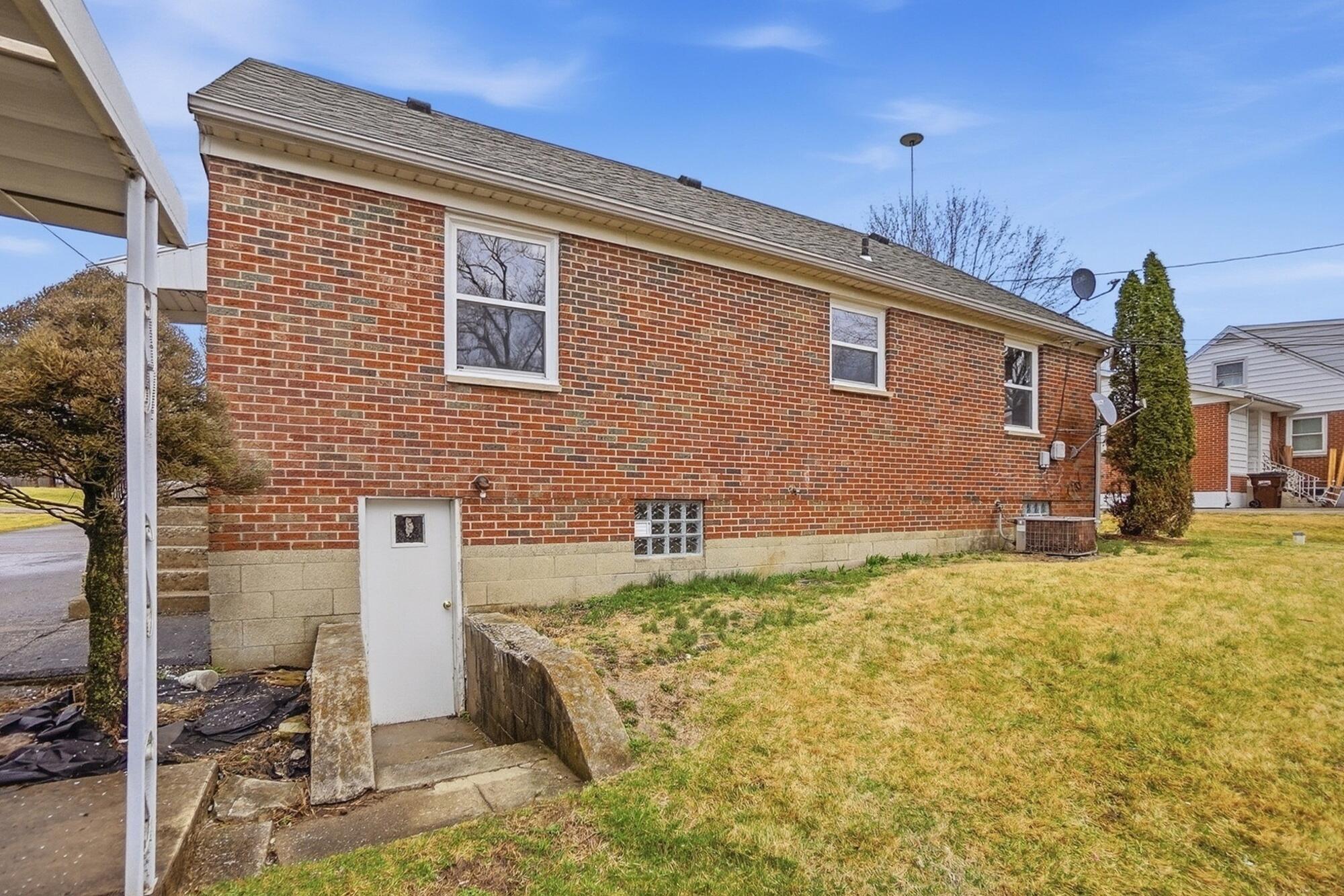 1421 Seminole Avenue, Springfield, Ohio 45506