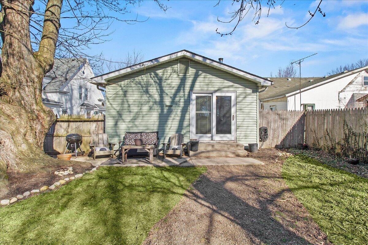 431 Center Street, West Mansfield, Ohio 43358