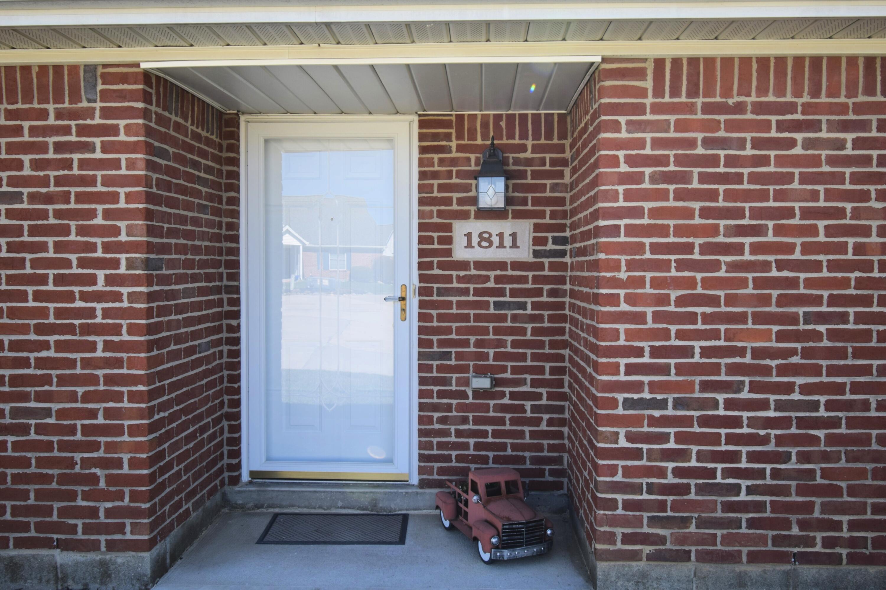 1811 Saint Andrews Court, Springfield, Ohio 45502