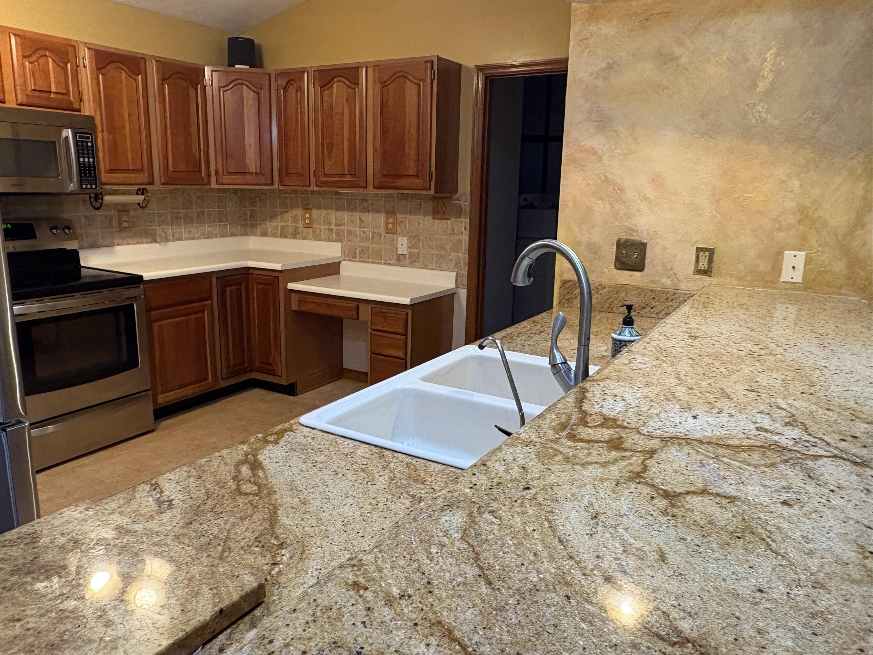 1922 Wedgewood Circle, Springfield, Ohio 45503