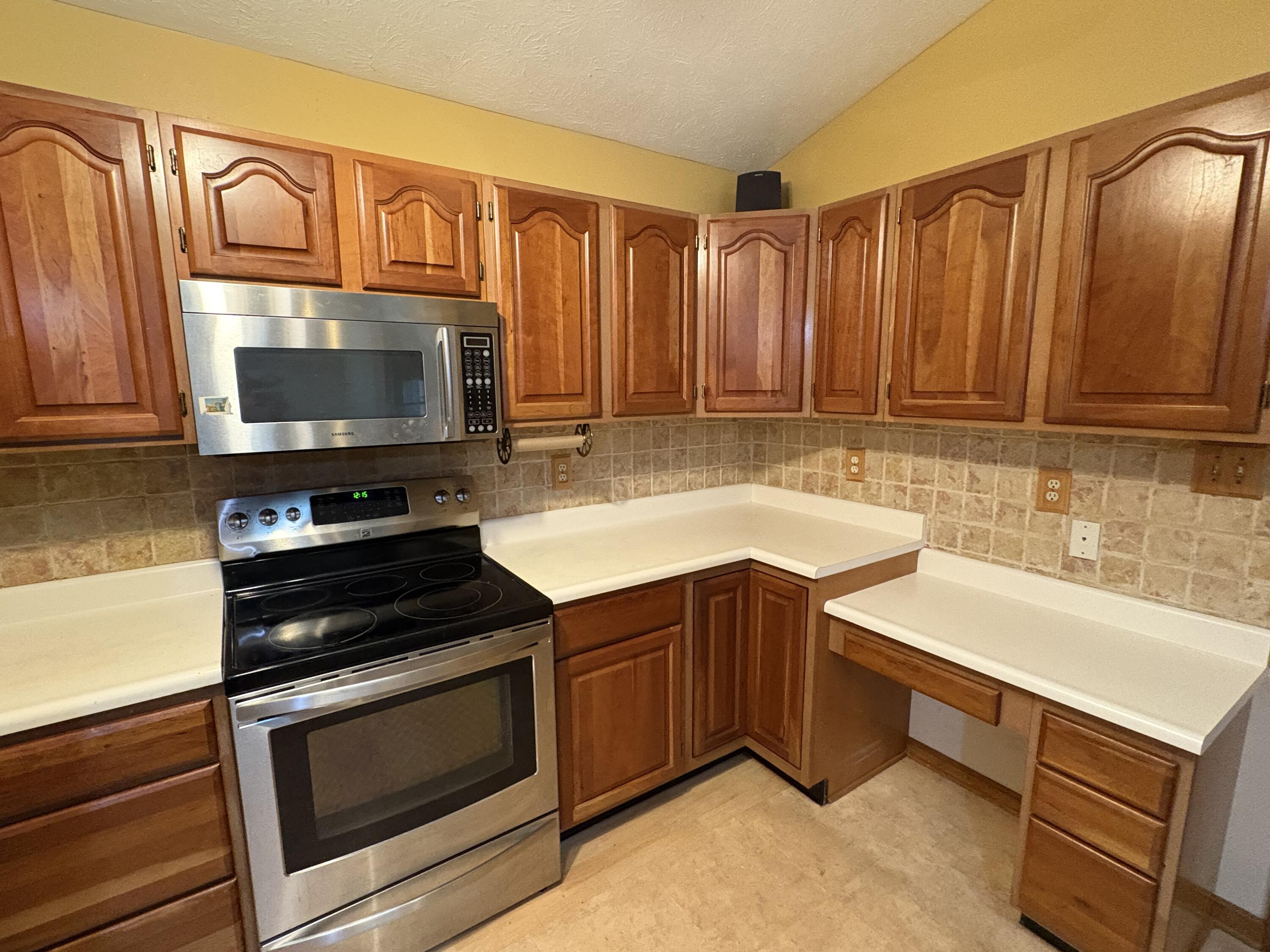 1922 Wedgewood Circle, Springfield, Ohio 45503