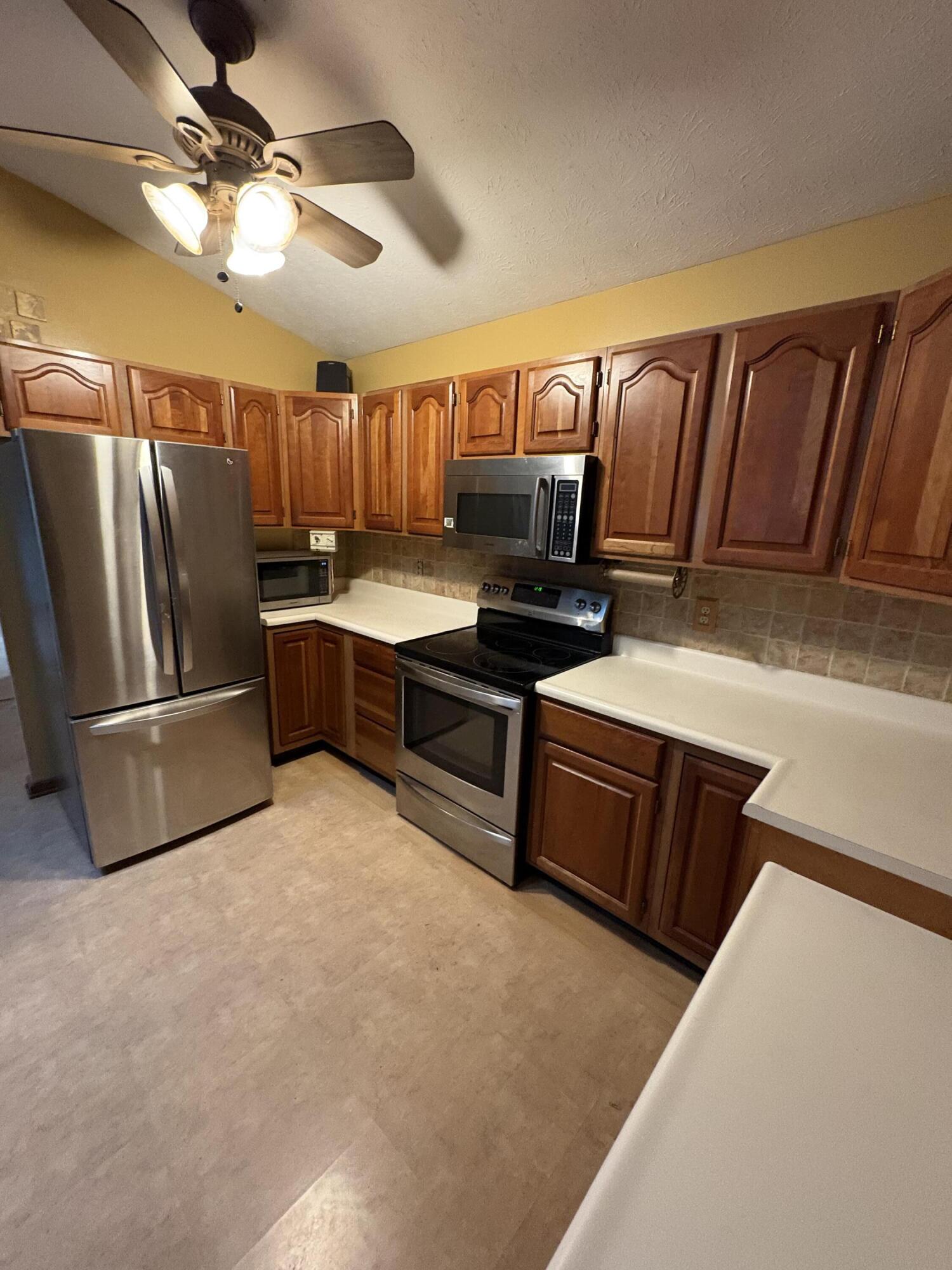 1922 Wedgewood Circle, Springfield, Ohio 45503