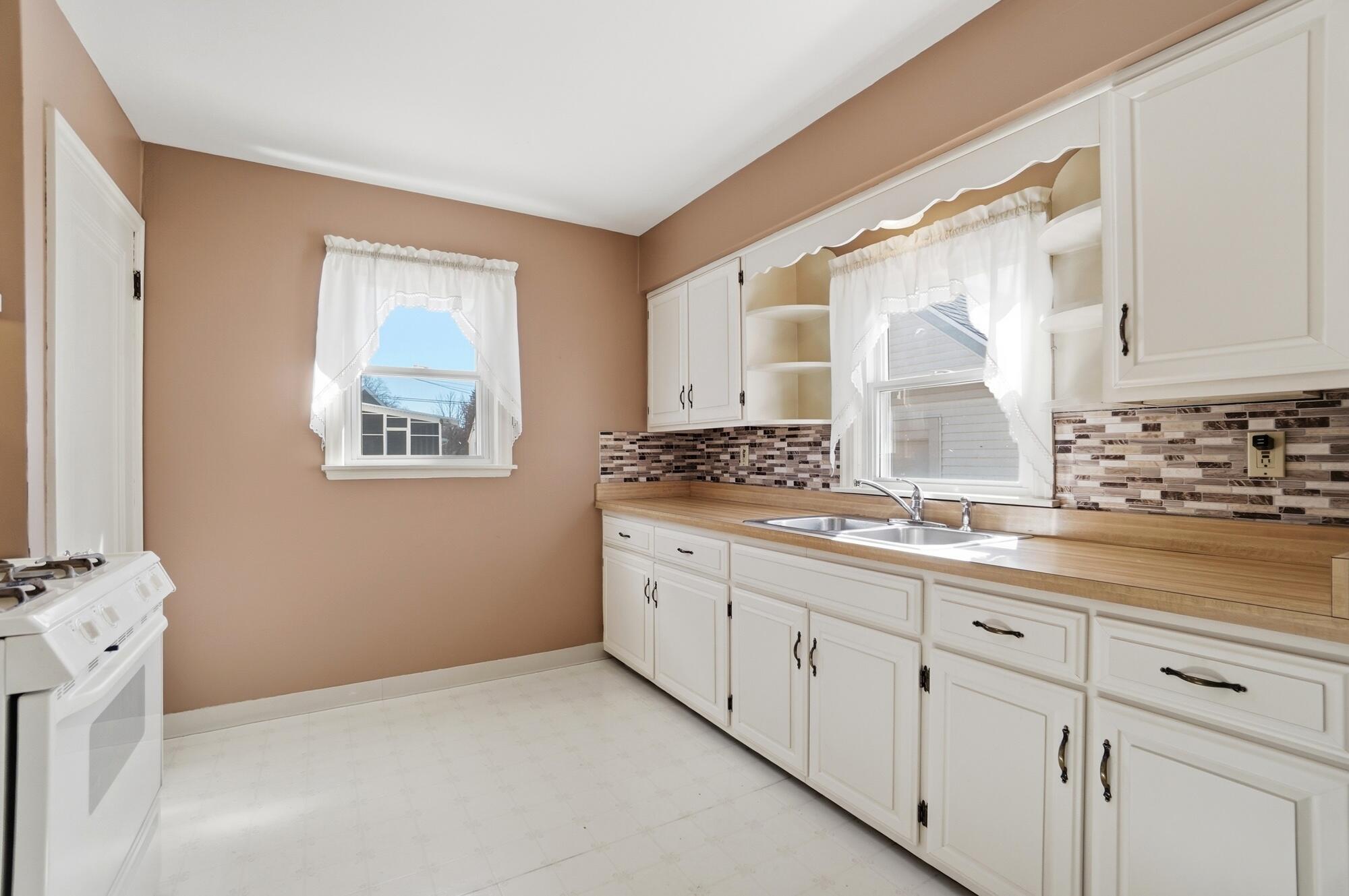 827 Snowhill Boulevard, Springfield, Ohio 45504