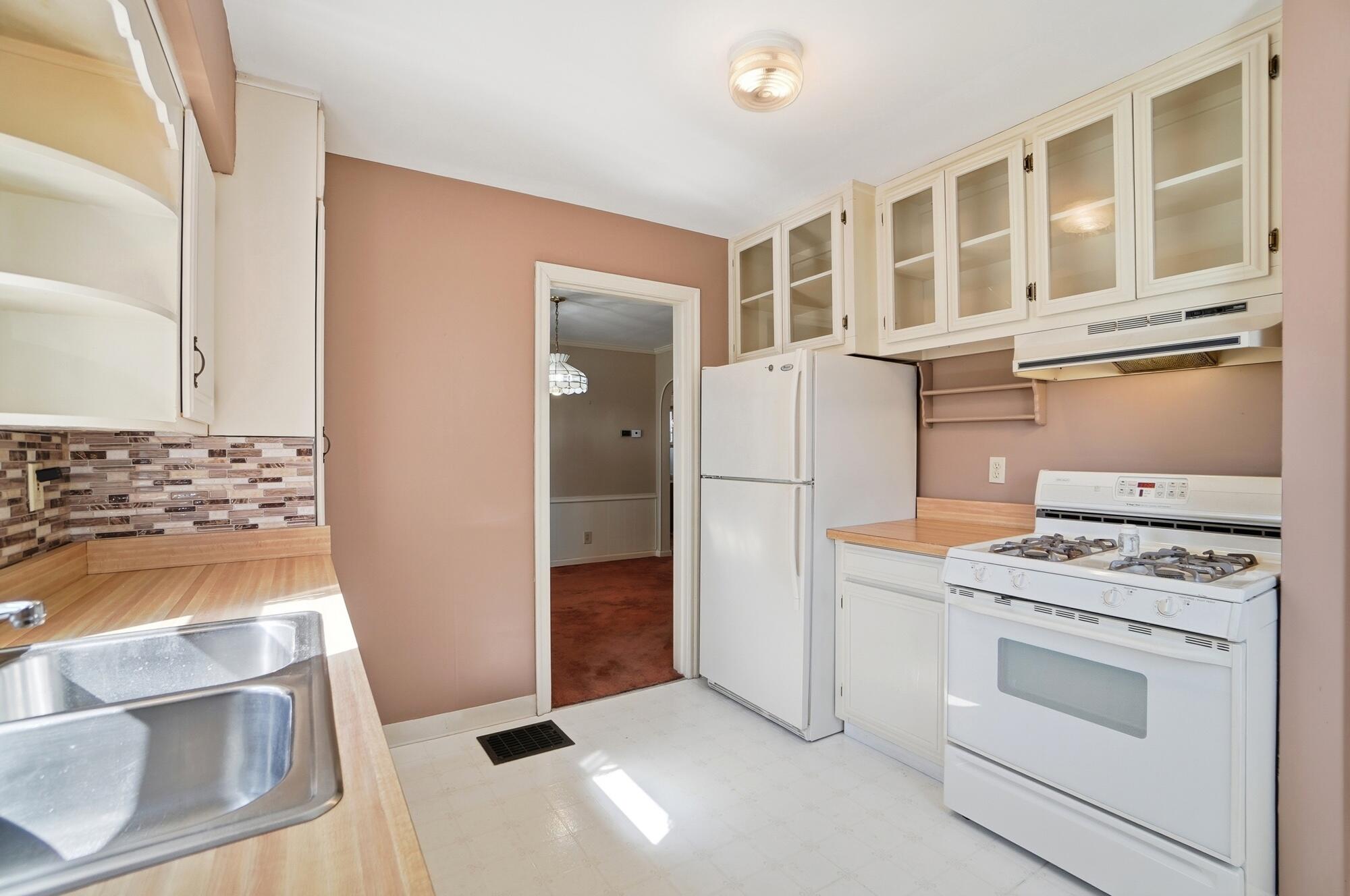 827 Snowhill Boulevard, Springfield, Ohio 45504