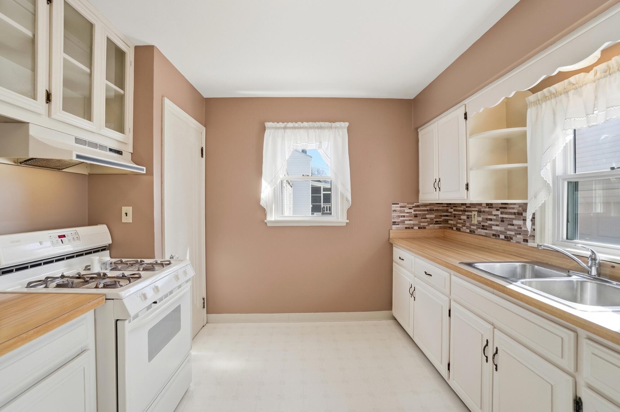 827 Snowhill Boulevard, Springfield, Ohio 45504