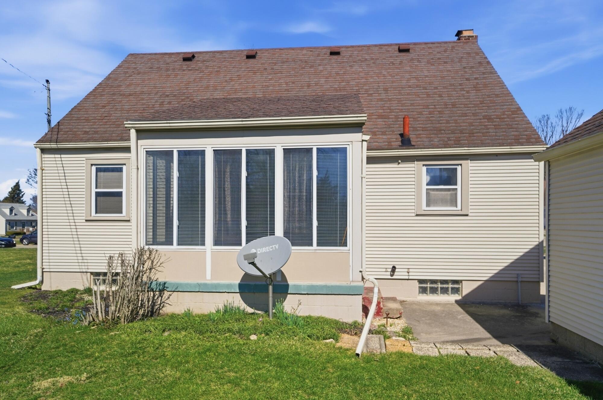 827 Snowhill Boulevard, Springfield, Ohio 45504