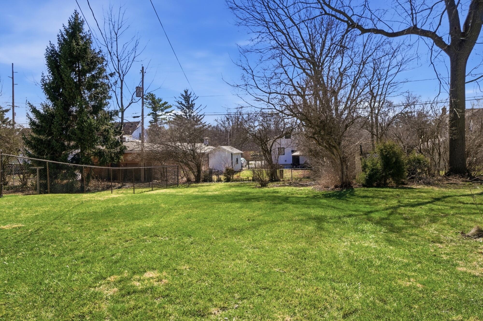 827 Snowhill Boulevard, Springfield, Ohio 45504