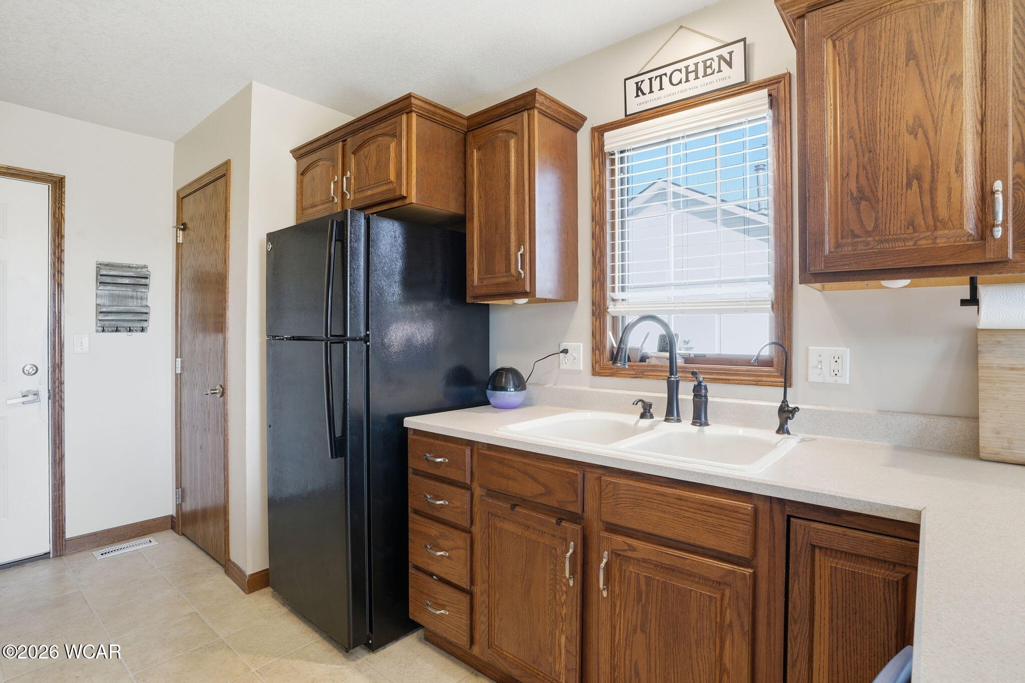 112 Parkview Drive, Jackson Center, Ohio