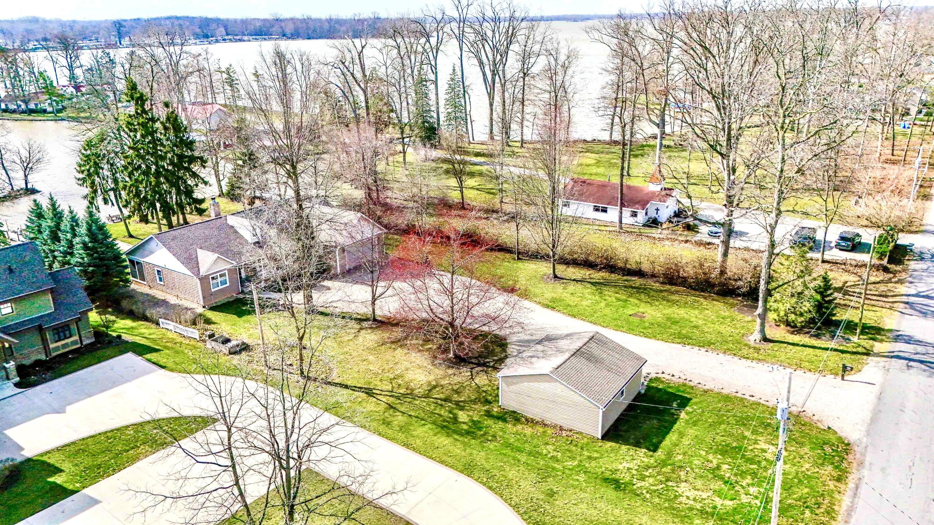 9668 Lakeshore Drive, Huntsville, Ohio 43324