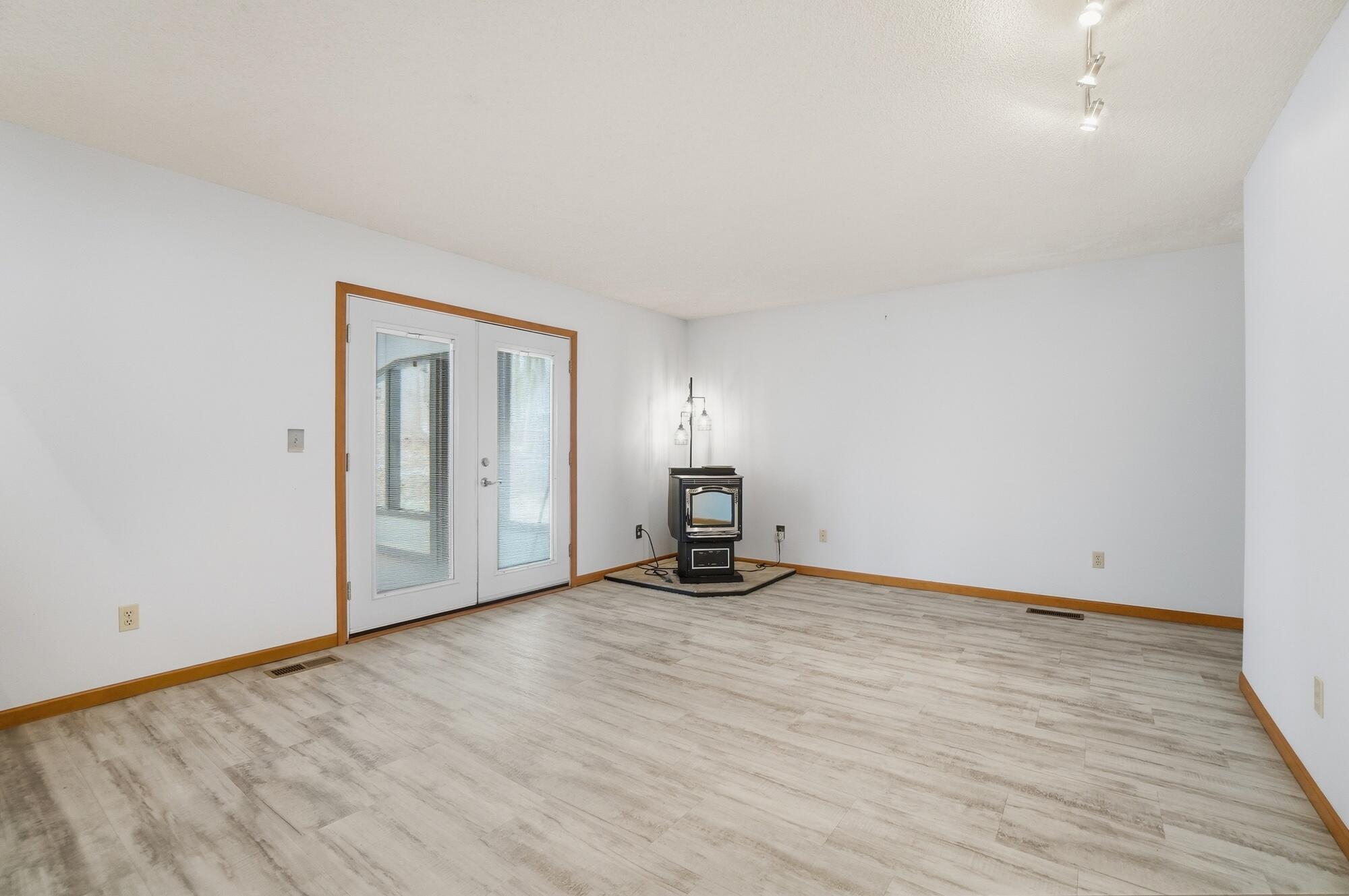 180 Country Road, Urbana, Ohio 43078