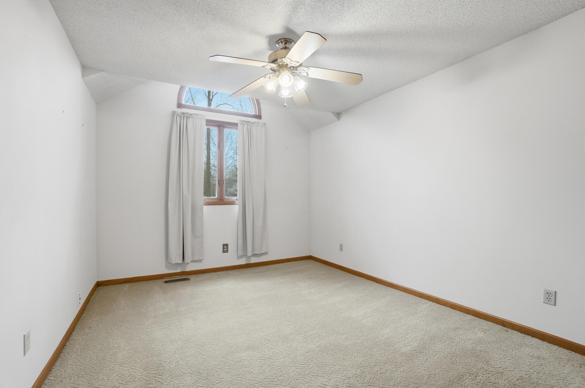 180 Country Road, Urbana, Ohio 43078