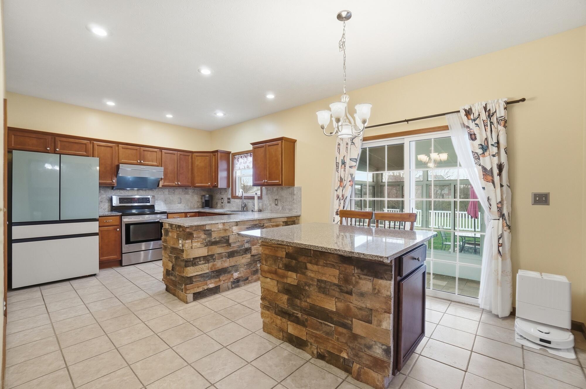 661 Willow Point Court, Troy, Ohio 45373