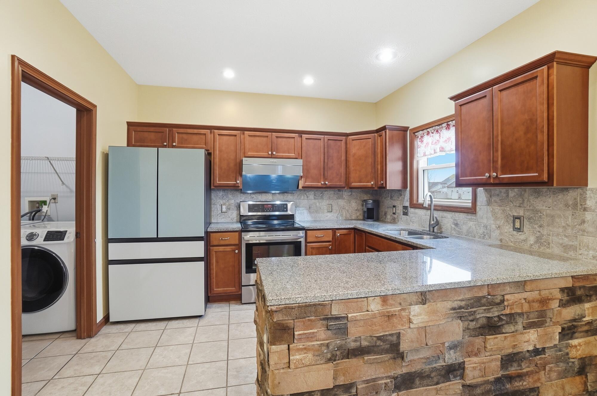 661 Willow Point Court, Troy, Ohio 45373