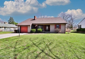 690 High Street, Kenton, Ohio, 5 Bedrooms Bedrooms, ,2 BathroomsBathrooms,Residential,For Sale,High,309710