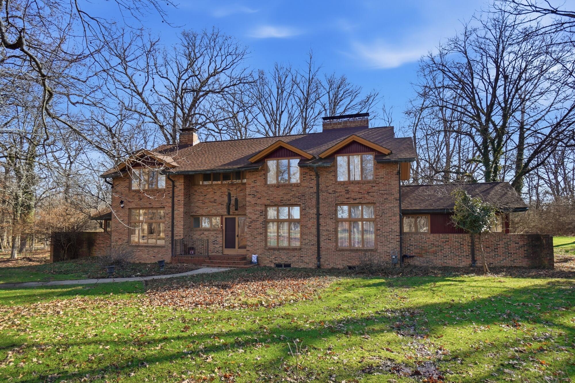 2438 Signal Hill Road, Springfield, Ohio 45504