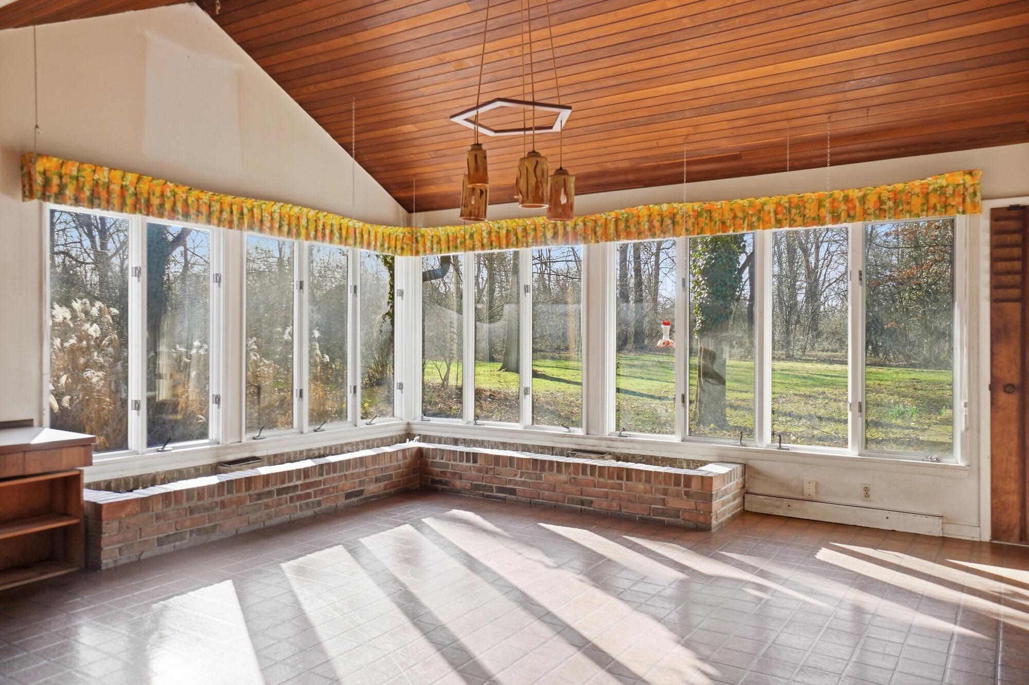 2438 Signal Hill Road, Springfield, Ohio 45504