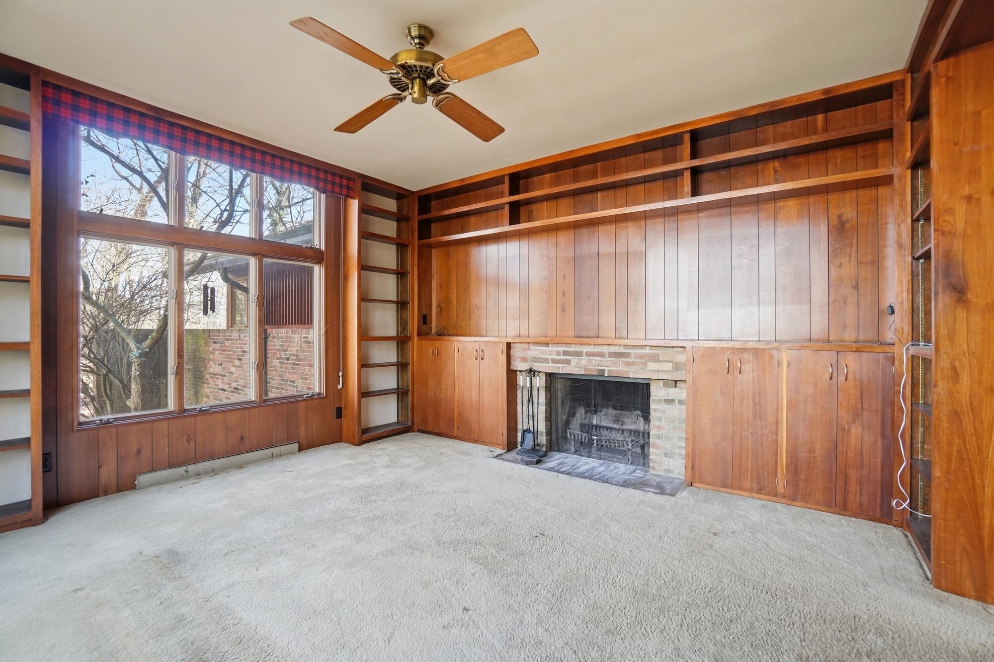 2438 Signal Hill Road, Springfield, Ohio 45504