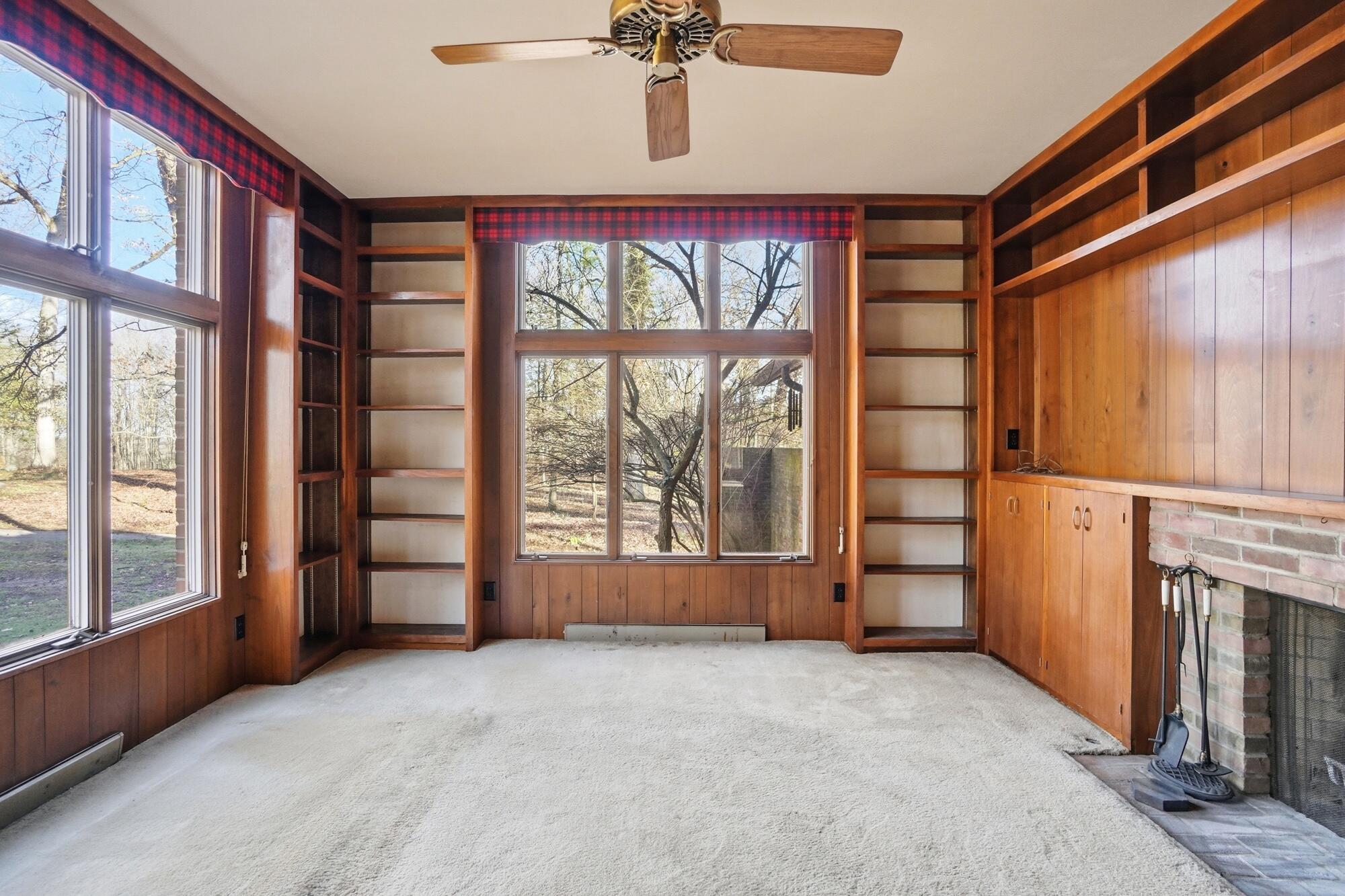 2438 Signal Hill Road, Springfield, Ohio 45504